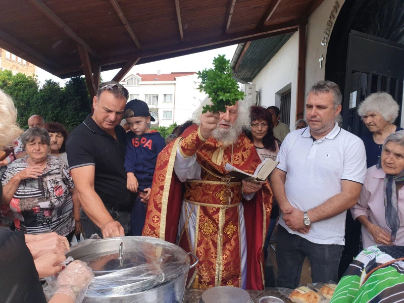 ГЕРБ даде курбан за празника на църквата в "Коматево"