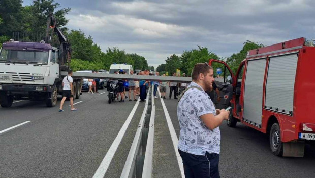 </TD
>Инцидент близо до Крайморие блокира движението между Бургас и Созопол в