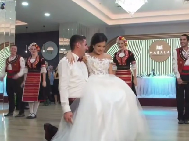 Уникално видео от сватба във Варна бе качено в социалните