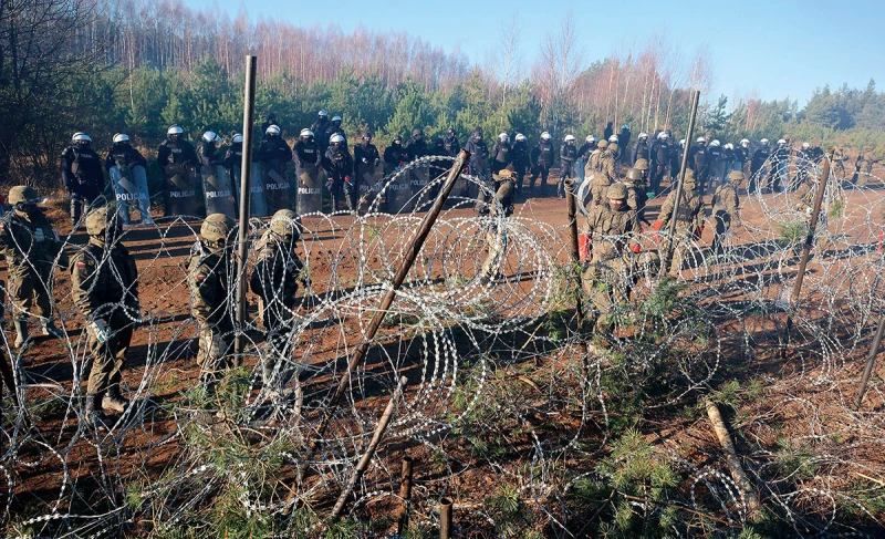 Полша изпраща над 1000 военнослужещи по границата с Беларус