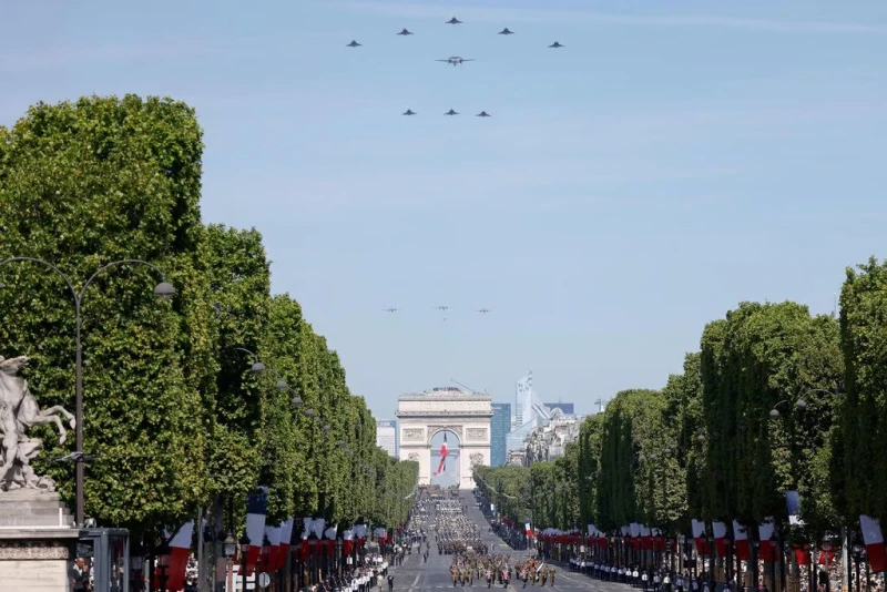 Френските власти забраниха фойерверките в Деня на Бастилията заради опасения от насилие