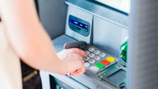 Намаляването на броя на банкоматите най вече в по малките