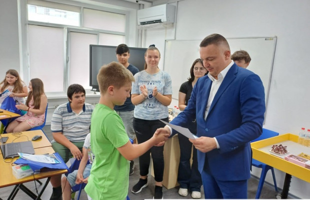 Кметът на Варна Иван Портних връчи грамоти на първите 14