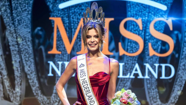 Рики Валери Коле бе обявена за победителка в конкурса Мис