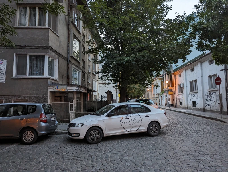 Автомобил на популярно заведение в Пловдив хванат в крачка