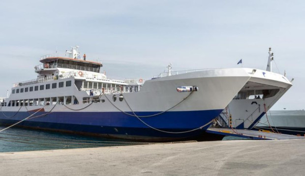 Гръцкото правителство свиква спешна среща със собствениците на фериботни компании.