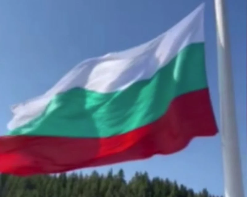 Вторият опит за издигане на знамето на пилона в "Рожен" е успешен
