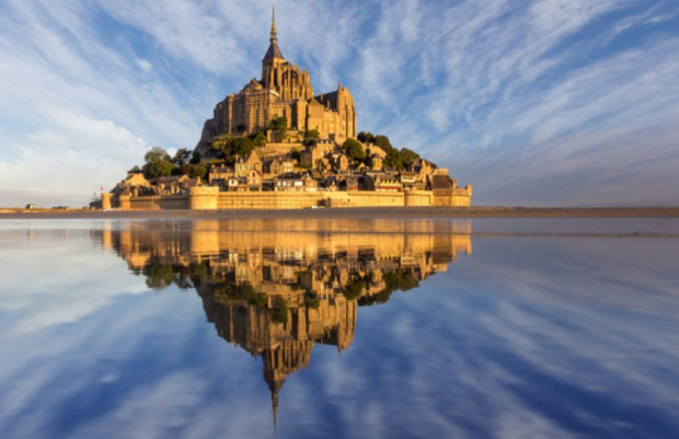 Манастирът на остров Сен Мишел във Френска Нормандия е част