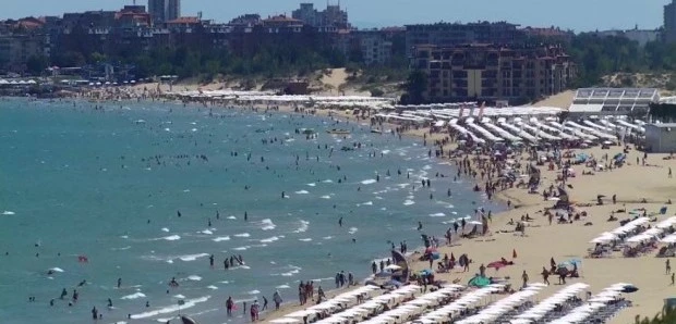 От НАП се заканиха: Ще извършим над 10 000 проверки по морето!