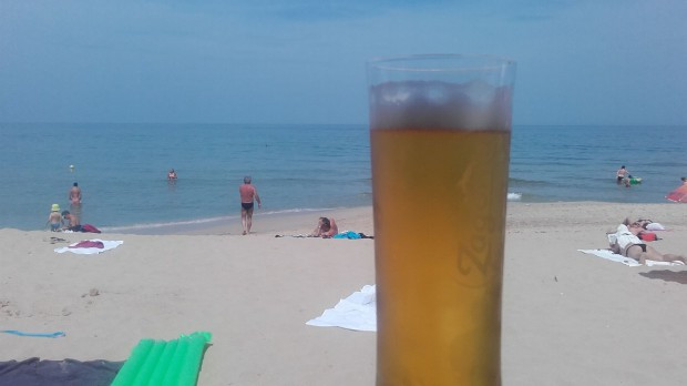 За най-евтината бира на плажа се отправете към Черна гора,