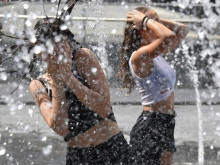 Нова гореща вълна обхвана Гърция: "Клеон" настъпва с екстремни температури