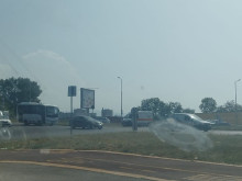 Моторист е блъснат на кръговото на Адата