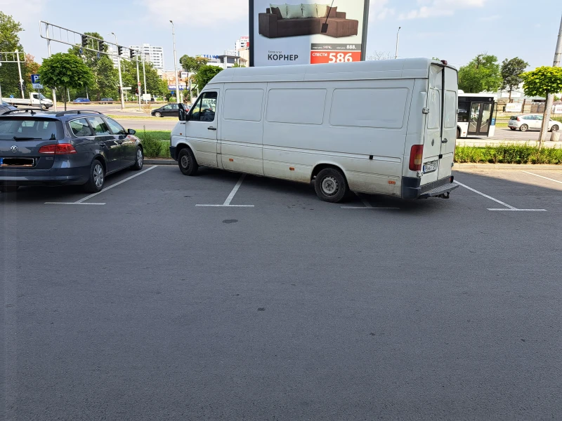 Все сме виждали некадърно и безочливо паркиране, ама това ни остави без думи
