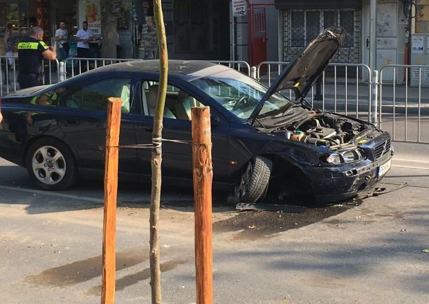 Тежко ПТП на Централна гара, човек лежи на пътя