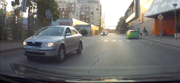 За изключително опасна маневра на шофьор сигнализира читател на Plovdiv24 bg