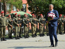 Кметът на Благоевград сведе глава пред бюст-паметника на Апостола