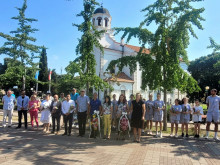 В Поморие поднесоха цветя на паметника на Левски