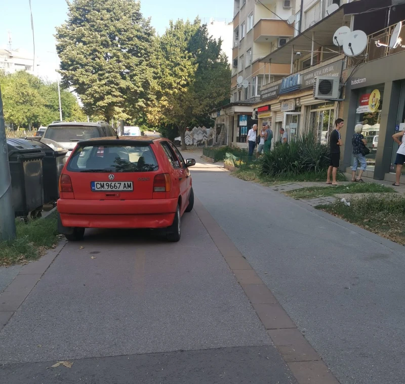 Нагло паркиране на смолянчанин върху велоалея в Пловдив