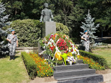 Едно листче му трябва на Апостола, думите в коша