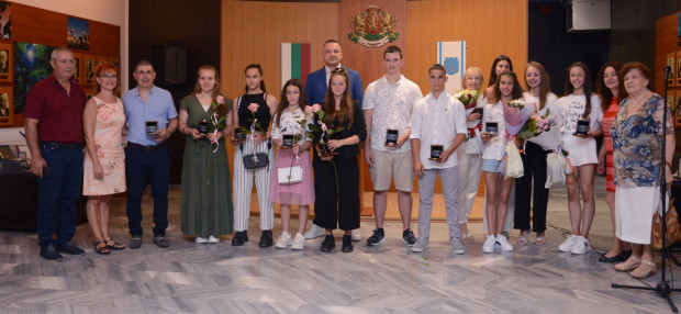 Кметът на Варна Иван Портних награди млади спортни надежди на