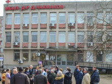 Служители на най-голямата психиатрична болница у нас излизат на протест