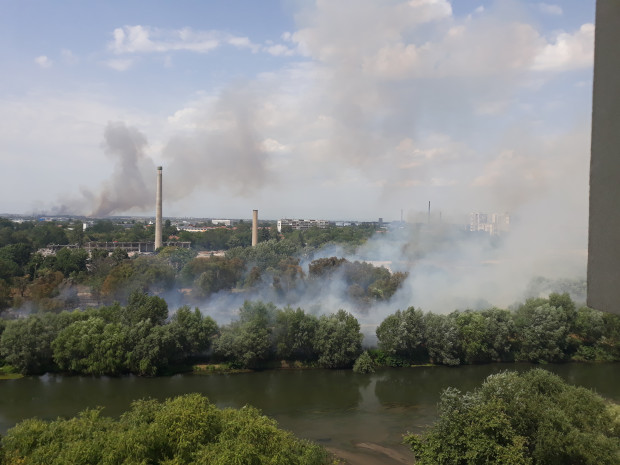 TD Снимки от големия пожар след 15 часа днес край Марица