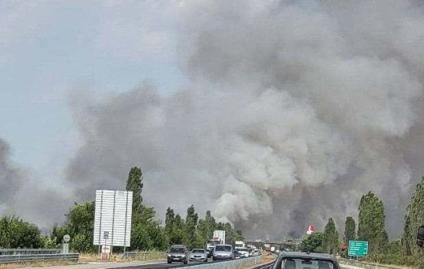 Големият пожар до АМ Тракия край Пловдив е локализиран и