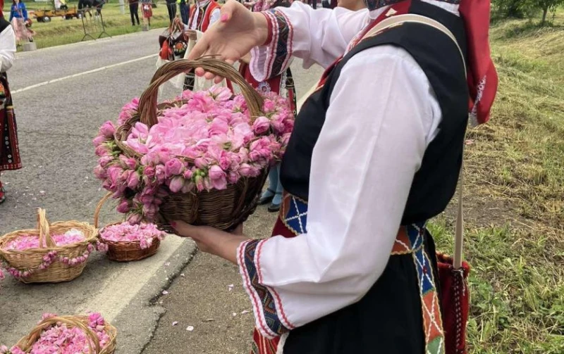 Кметът на Казанлък: Достигнахме първия малък успех в борбата за розовото масло