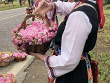 Кметът на Казанлък: Достигнахме първия малък успех в борбата за розовото масло