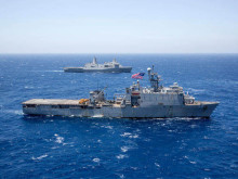 САЩ изпращат военни кораби и морски пехотинци в Персийския залив