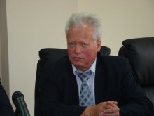 Шефът на Онкото доц. Ананощев се размина с уволнението
