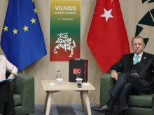 В ЕС търсят начини как да парират искането на Ердоган за подновяване на преговорите за турското членство