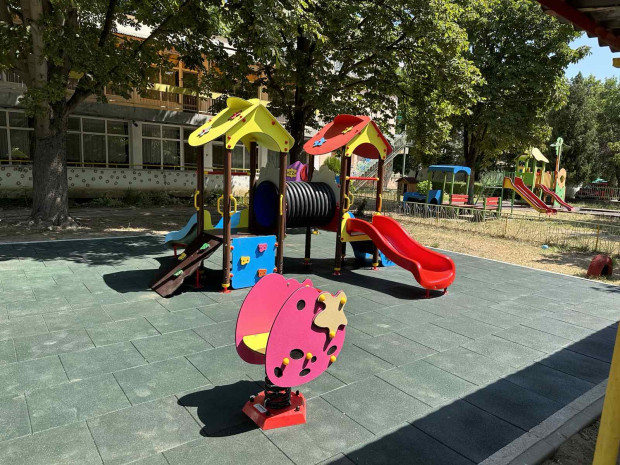 TD Нови детски площадки за игра радват малчуганите от детска ясла
