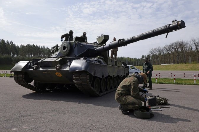 Германия предаде първите 10 от 100 обещани танка Leopard 1 на Украйна