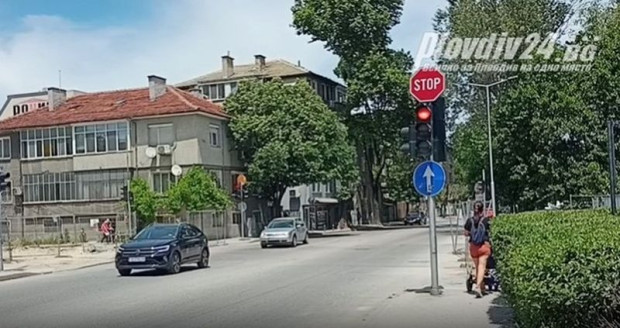 TD Читател на Plovdiv24 bg засне какво се случва на кръстовището на Димитър Талев