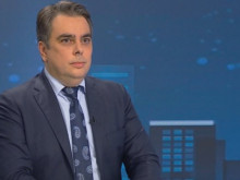 Асен Василев: В рафинерията в Бургас няма нарушения, които да доведат до отнемане на лиценза на "Лукойл"
