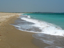 Четири морски плажа в област Добрич остават без водни спасители за лятото