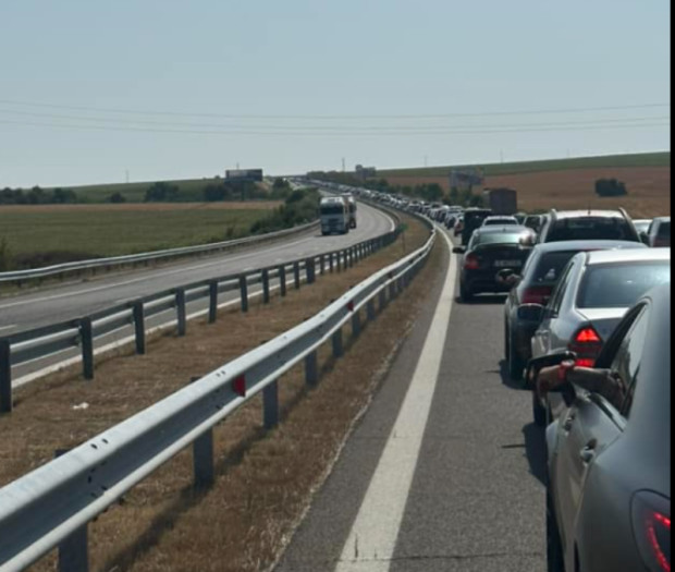 Три коли са се ударили на автомагистрала Тракия научи Burgas24
