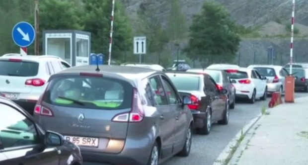 Трафикът към Гърция за леки автомобили е интензивен на всички гранични
