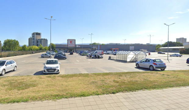 </TD
>Сериозен проблем има в един от търговските центрове в Пловдив.