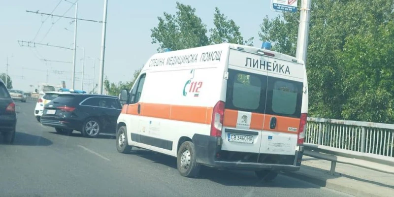 Инцидент на надлез "Родопи", на място има линейка и полиция