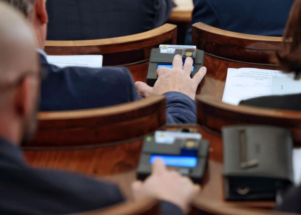 Депутатите гласуват окончателно кандидатурите на Андрей Гюров и Петър Чобанов