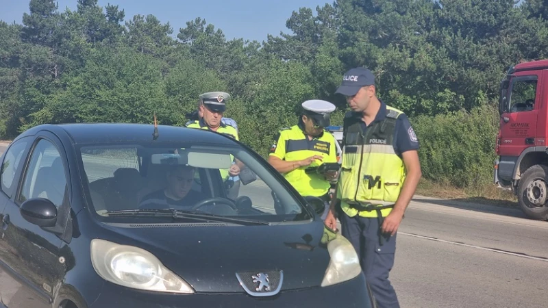 При спецоперация на полицията в Добрич са иззети дрехи от известни марки