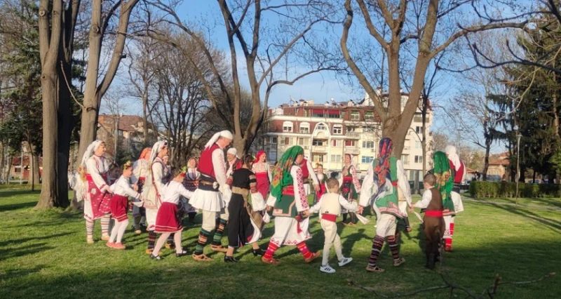 Фолклорна репетиция "Ръка за ръка с нашите деца"