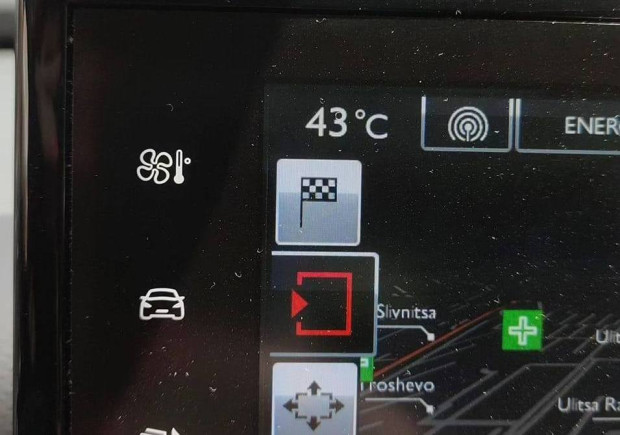 Термометърът в колата на варненка удари 43 градуса днес по