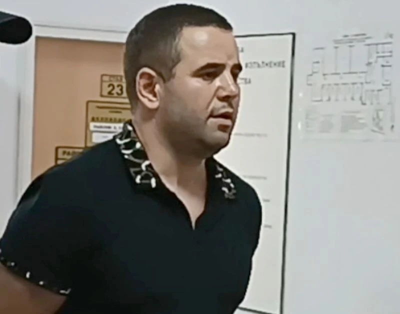 Какво е видял в телефона на жена си бизнесменът Симо Касабов, че да я пребие с ракета?