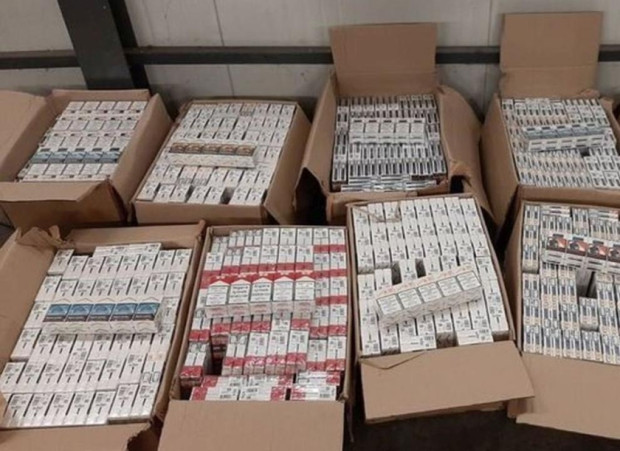 Митнически служители иззеха 5397 контрабандни кутии с цигари - 107 940
