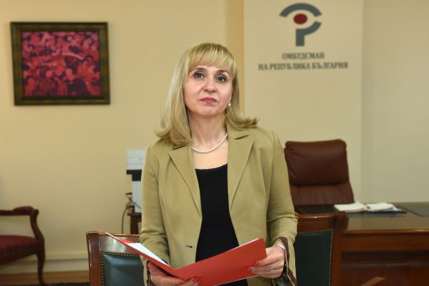 Омбудсманът Диана Ковачева сезира здравния министър проф. д-р Христо Хинков