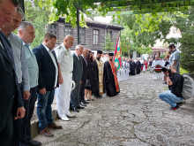 Десетки сведоха глави пред подвига на загиналите за свободата на Варна