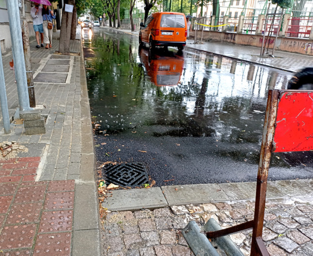 Дъждът който от вчера кваси Варна разкри един голям проблем